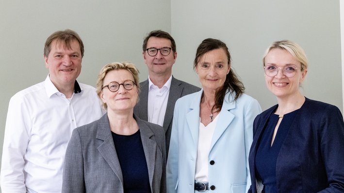 Rektoratsmitglieder der HFT Stuttgart. Von links. nach rechts: Volker Coors, Elke Sohn, Lutz Gaspers, Katja Rade, Brigitte Heintz-Cuscianna