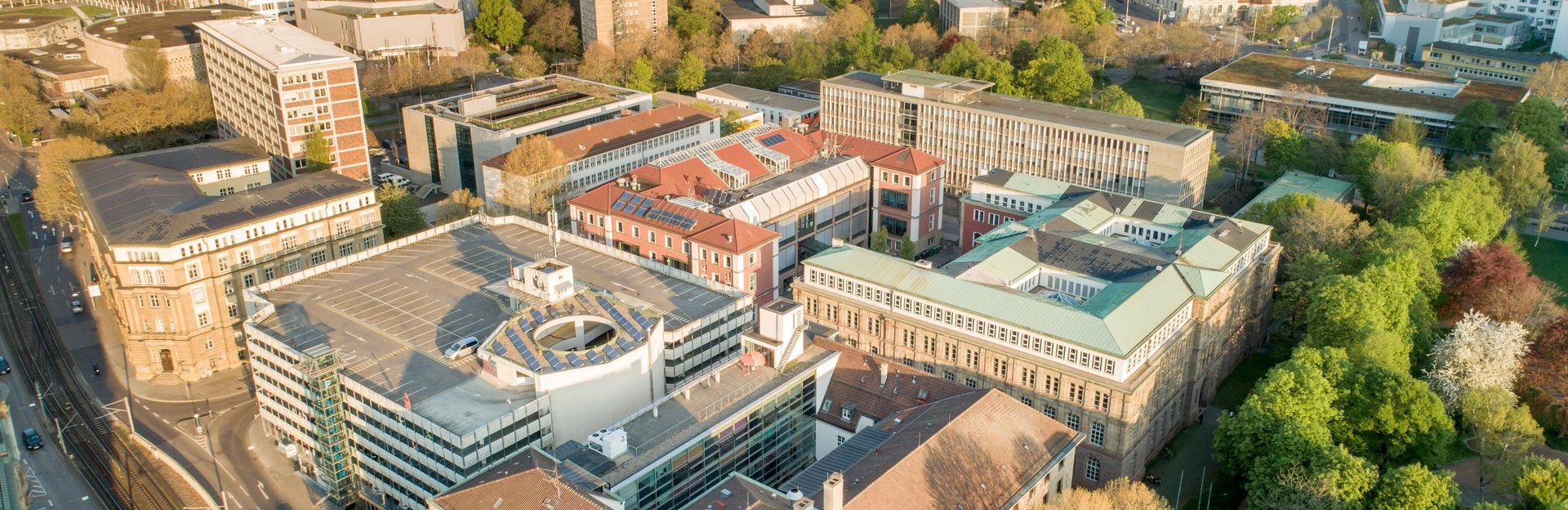 Luftbild mit Blick von der Schlossstraße über den Hochschulcampus