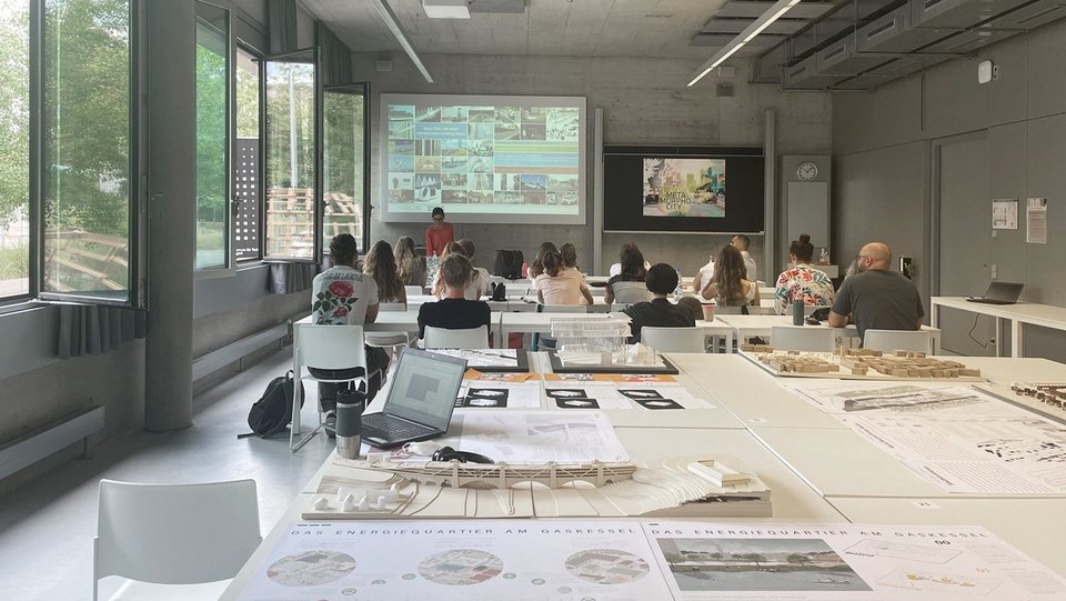 Vorlesung von Professorin Iris Belle im Rahmen der Summer School 2022