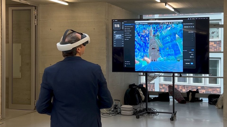 VR