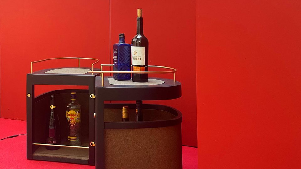 Detailansicht der Ausstellung von Möbelkonzepten – " Dialog alt und neu"