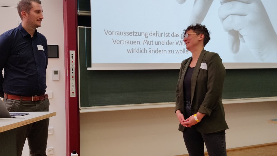 Vorsitzende Höb bei Moderation