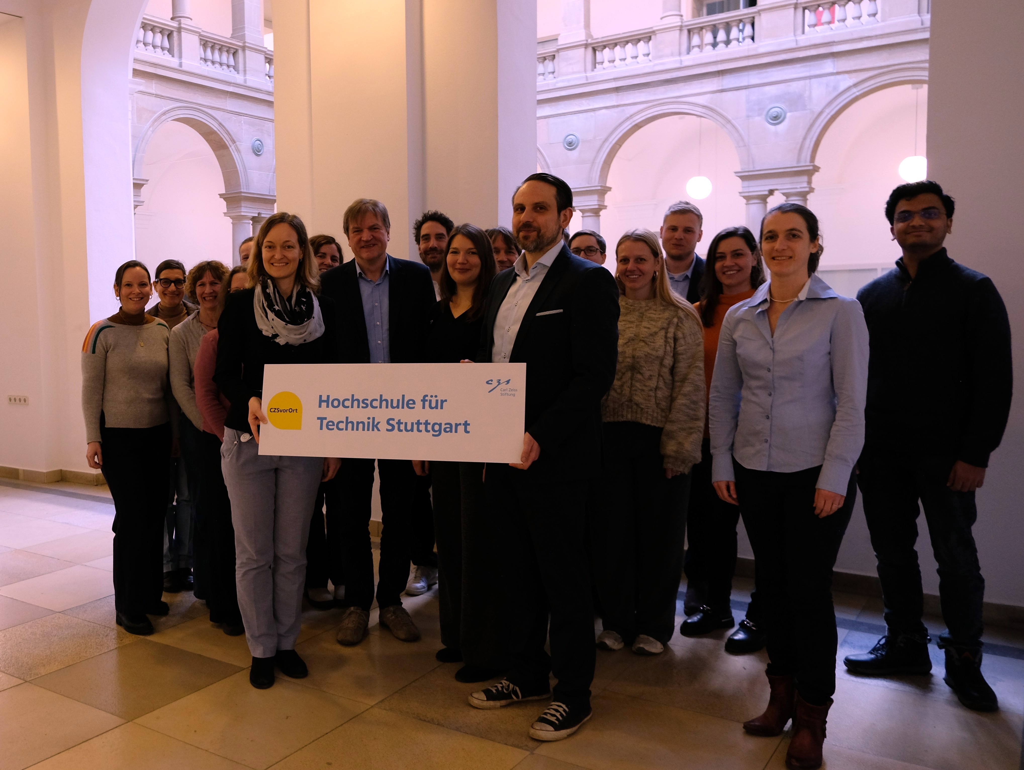 Gruppenfoto Carl-Zeiss-Stiftung vor Ort an der Hochschule für Technik Stuttgart