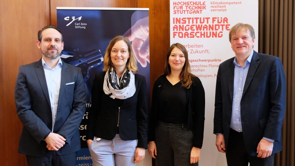 Gruppenfoto CZS vor Ort an der HFT Stuttgart: Prof. Dr. Katic, Prof. Dr. Muntzinger, Dr. Schatz, Prof. Dr. Coors (v.l.n.r.)
