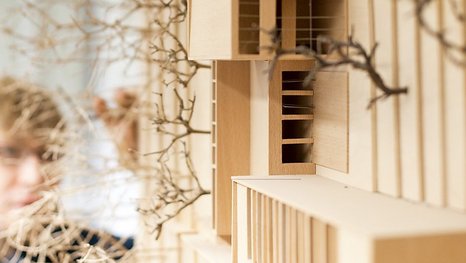 Ein Architekturmodell mit Bäumen