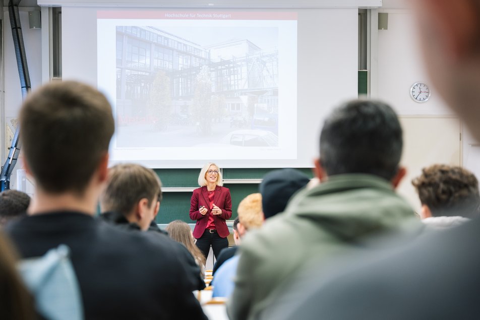 Professorin in Vorlesung