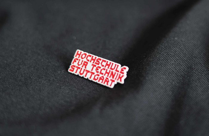 Pin rot/weiss Logo "Hochschule für Technik Stuttgart"