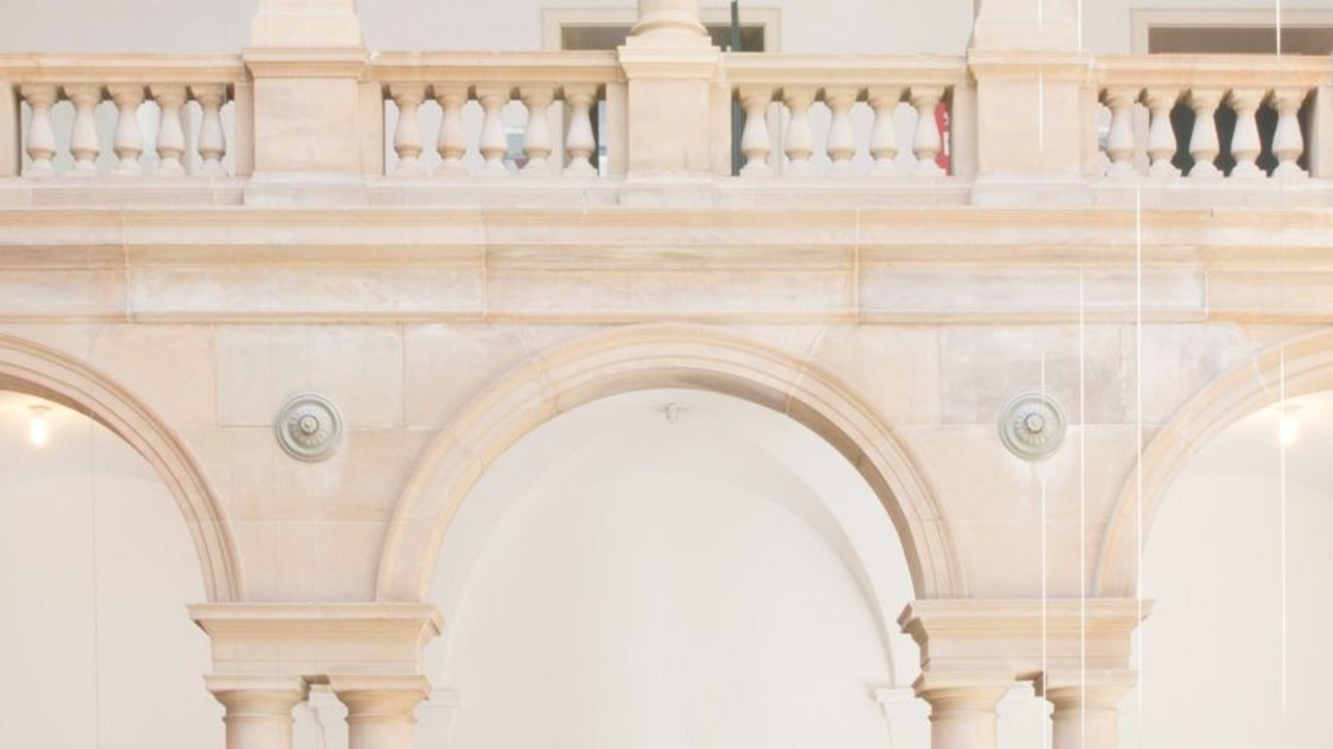 Arkaden im Lichthof der HFT Stuttgart