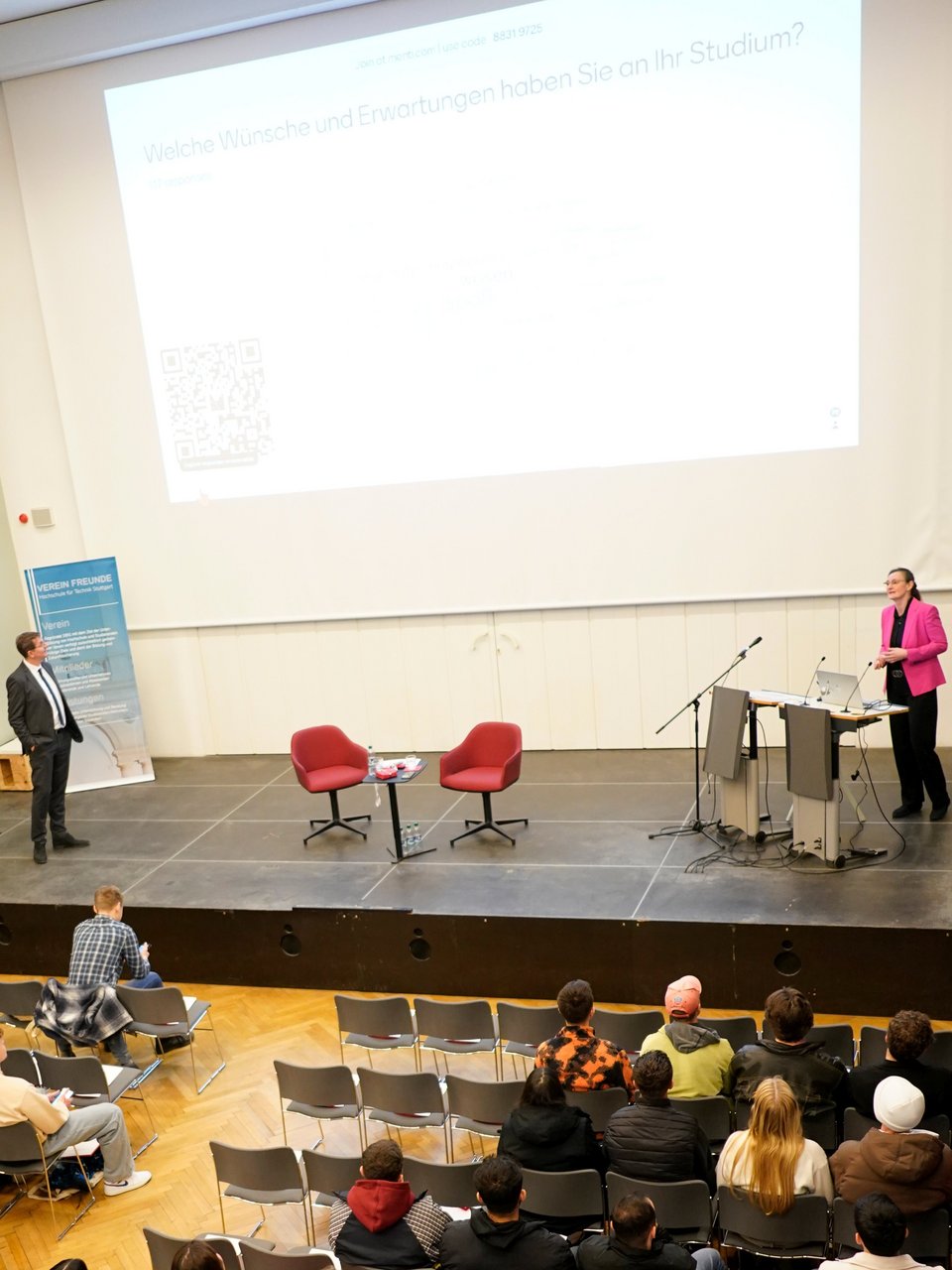 Blick in die Aula während der Veranstaltung