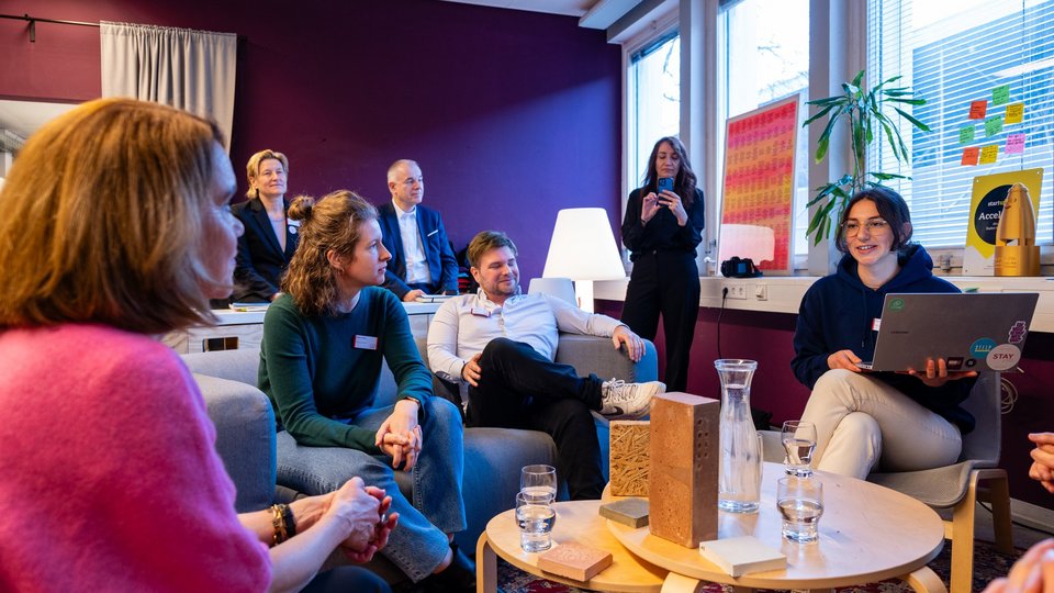 Besuch der Ministerin Olschowski an der HFT Stuttgart - im Gespräch