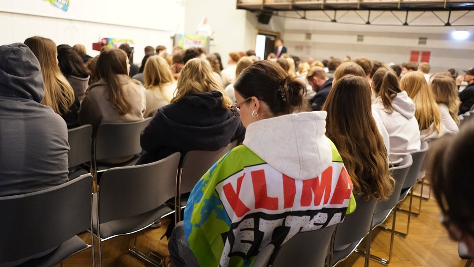 Zuhörer beim Klimaplanspiel 2025