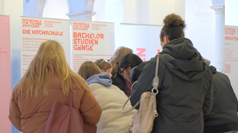 Studierende beim Studieninfotag