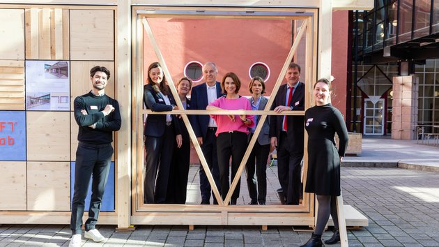 Besuch der Ministerin Olschowski an der HFT Stuttgart - im Gespräch