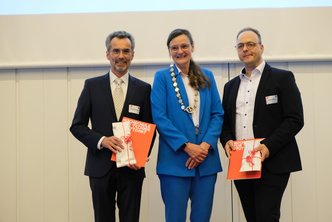 Bernd Göhner, Katja Rade und Björn Riker auf der Bühne