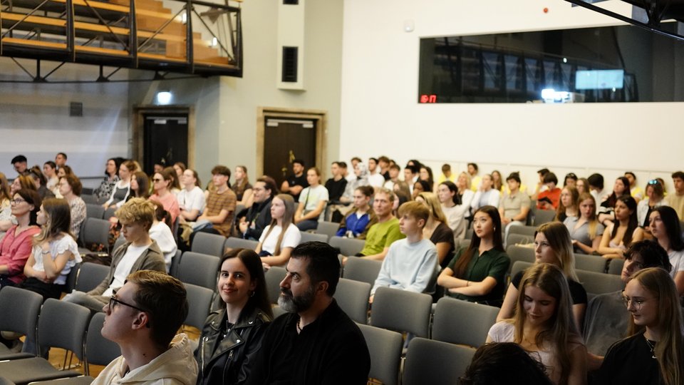 Studieninteressierte bei Afterschool 2026