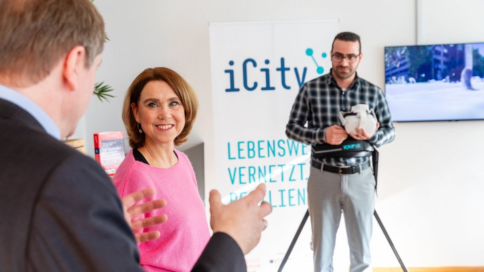 Besuch der Ministerin Olschowski an der HFT Stuttgart - im Gespräch