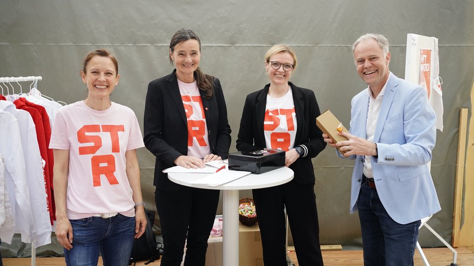 HFT-Merch-Verkauf beim AfterSchool-Event