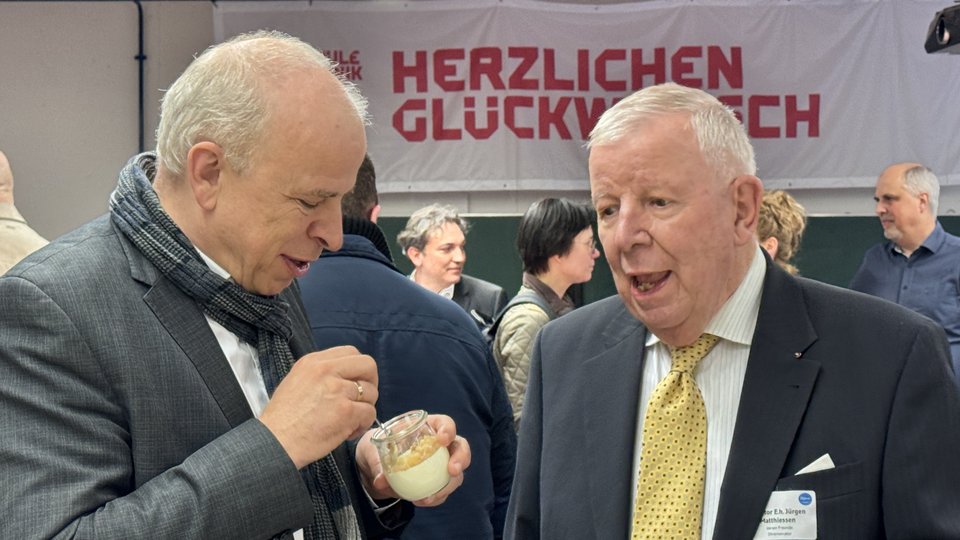 Fotos vom Fest, Menschen im Gespräch