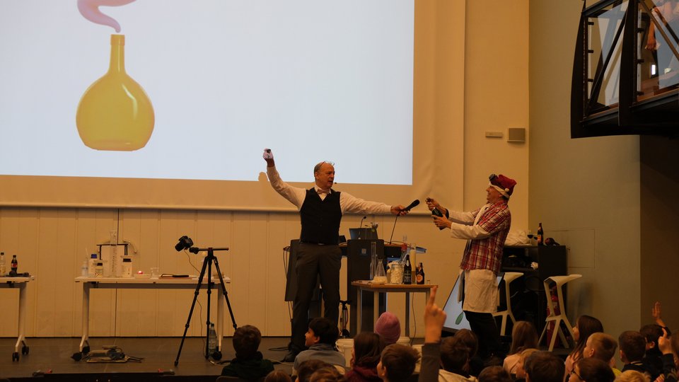 Weihnachtsvorlesung für Kinder 2025 an der HFT Stuttgart