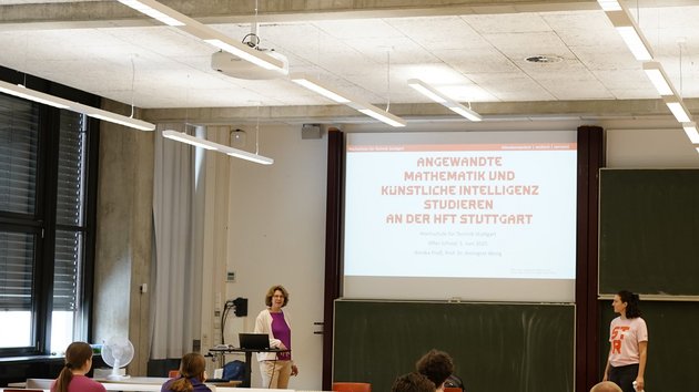 Der Studiengang angewandte Mathematik und Künstliche Intelligenz beim AfterSchool 2025-Event