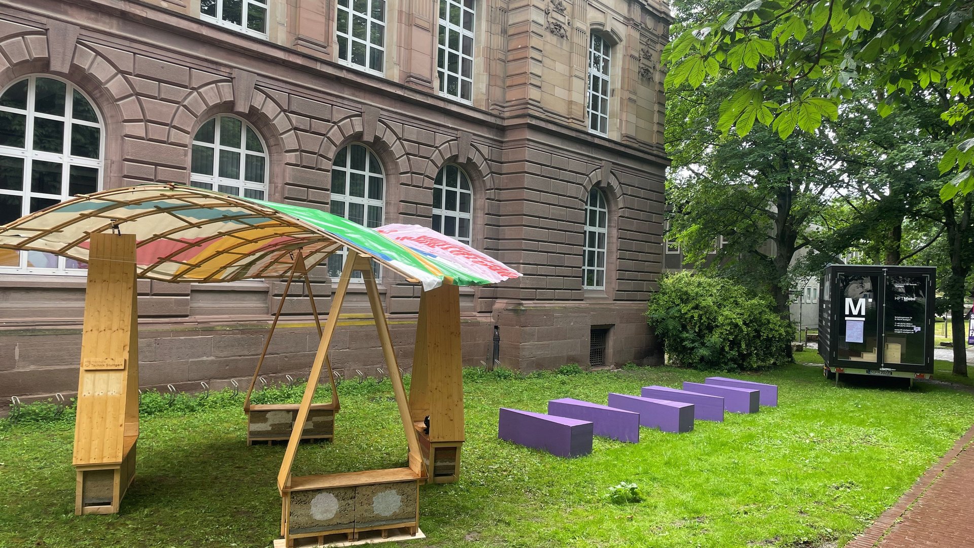 Ein Holzmodell in Stadtgarten