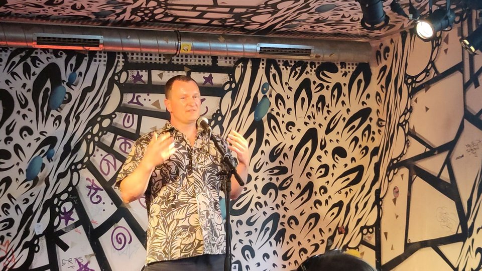Michael Mommert bei Science in the bar