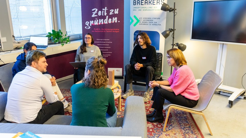 Besuch der Ministerin Olschowski an der HFT Stuttgart - Gruppenbild plan g