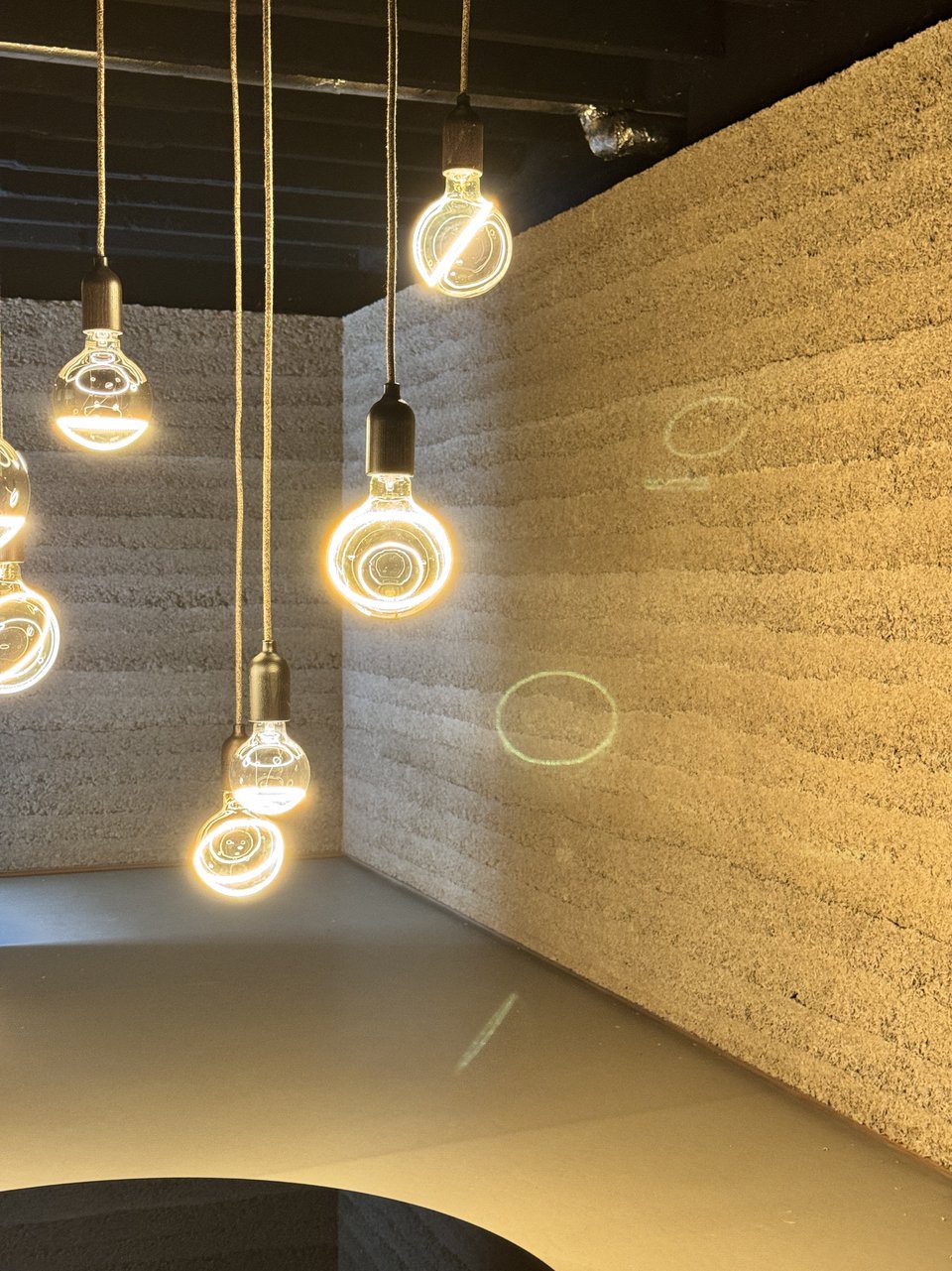 Blick in den Innenraum des Raums der Stille