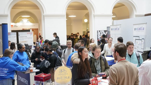 Großer Andrang bei den KITT-Informationsständen