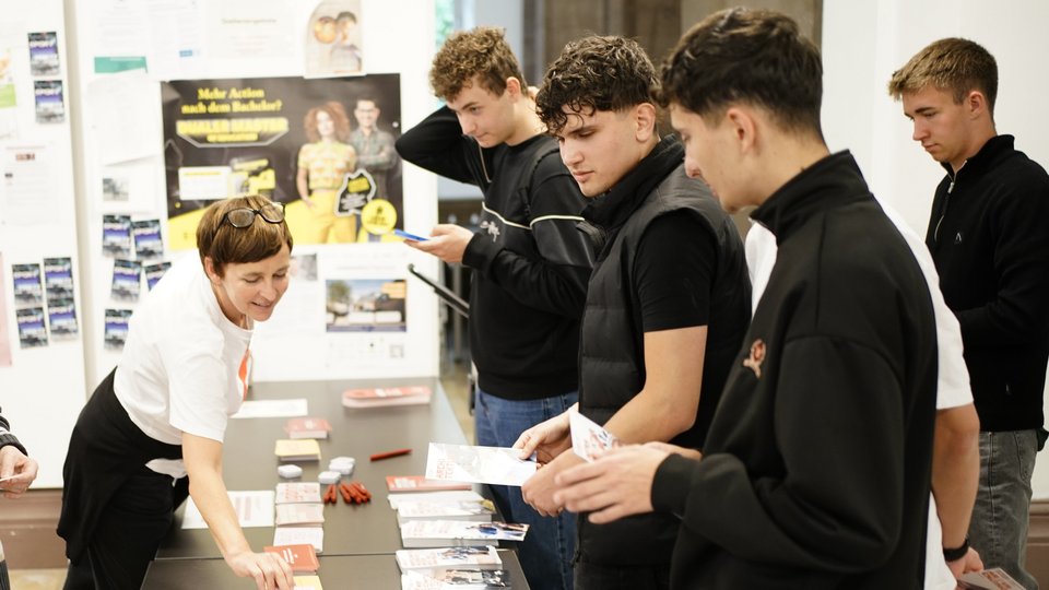 Die ZSB berät Schuelerinnen und Schüler