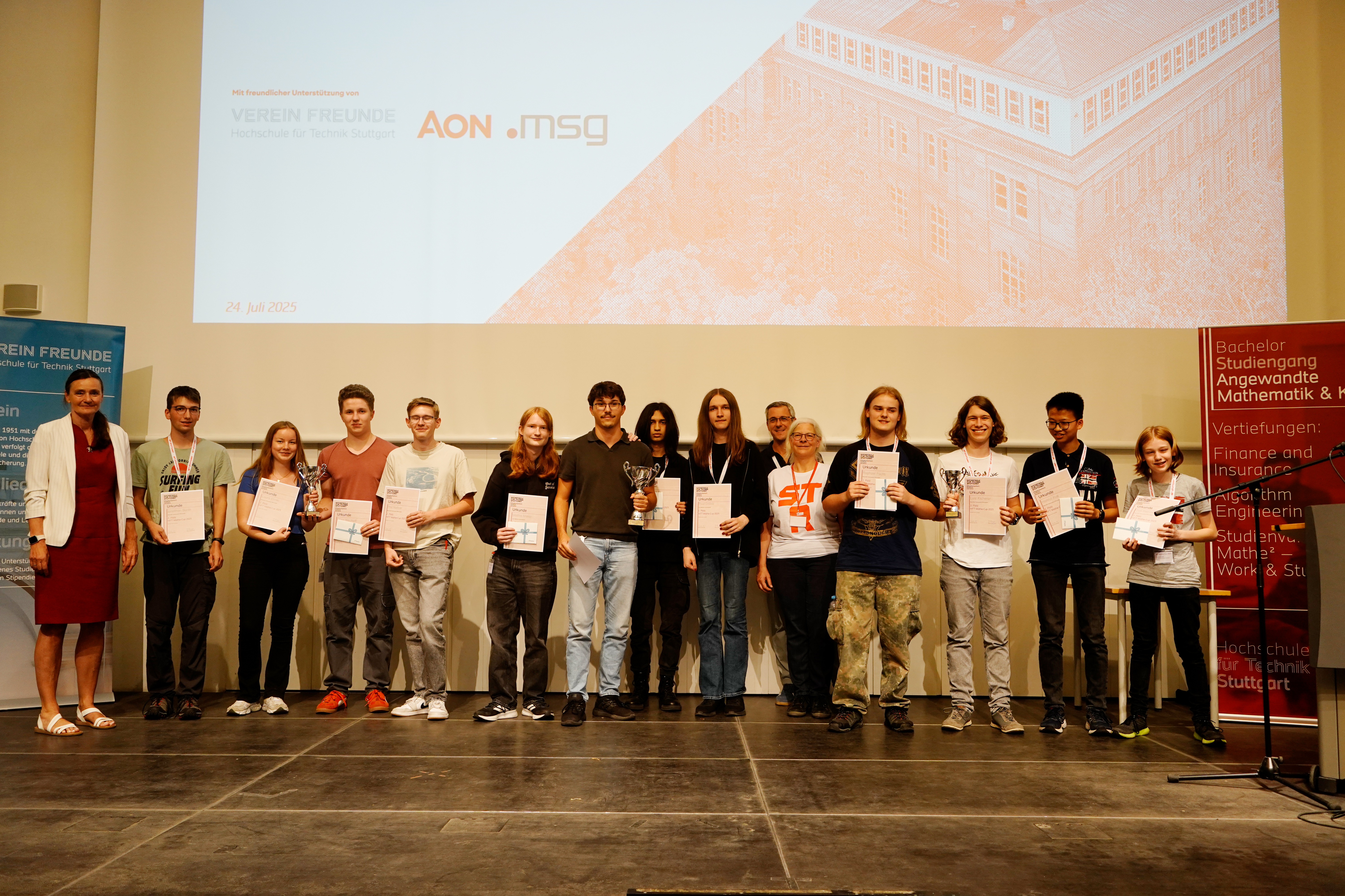 HFT Mathecup 2025 Gruppenbild mit Fr. Rade