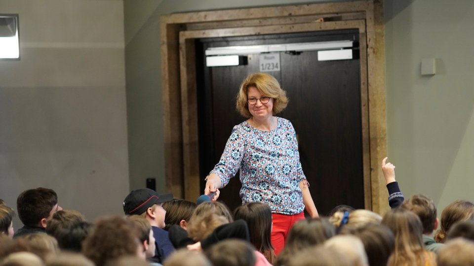 Professorin bei der Ostervorlesung 2025