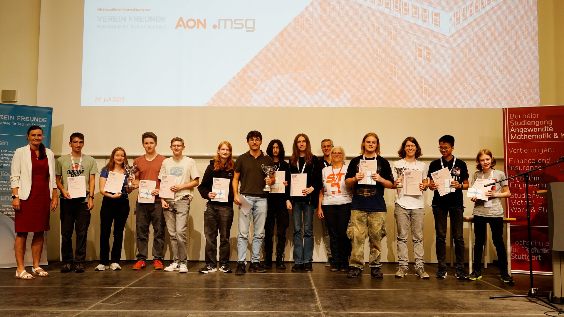 HFT Mathecup 2025 Gruppenbild mit Fr. Rade