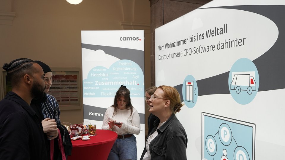 Job Messe KITT 2025 an der HFT Stuttgart, Blick auf die Stände der Unternehmen