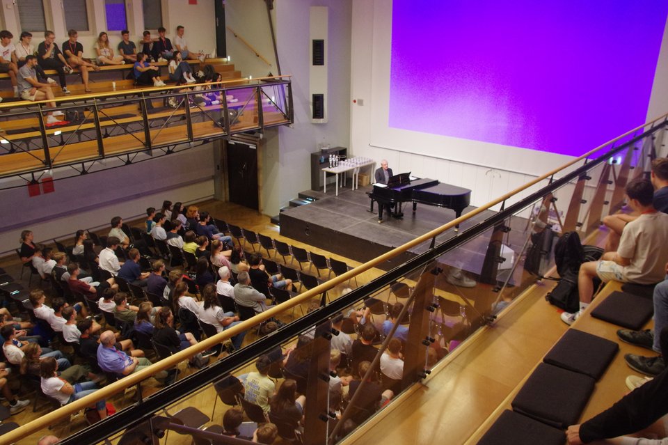 mathecup 2023 - blick von der empore