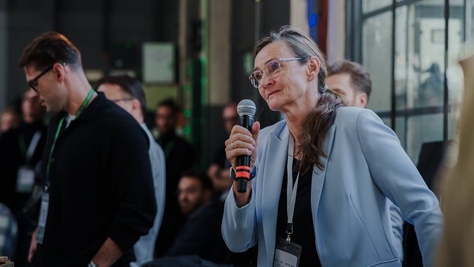 Katja Rade spricht auf dem Summit