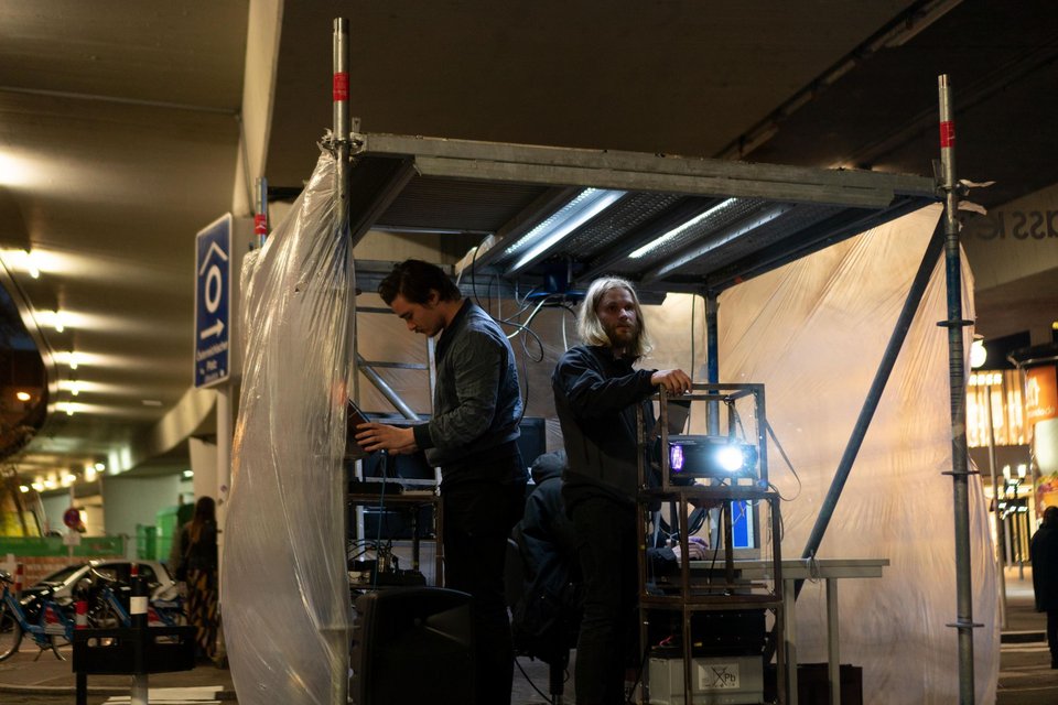 Hybrid Moments Mobile Medien-Bühne von Sense Trans Techno