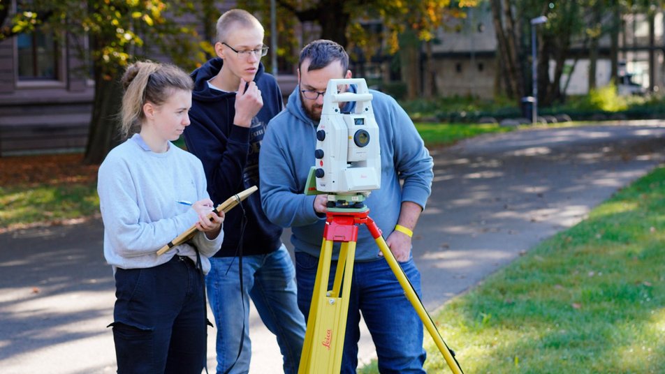 Vermessungsübung im Stadtgarten