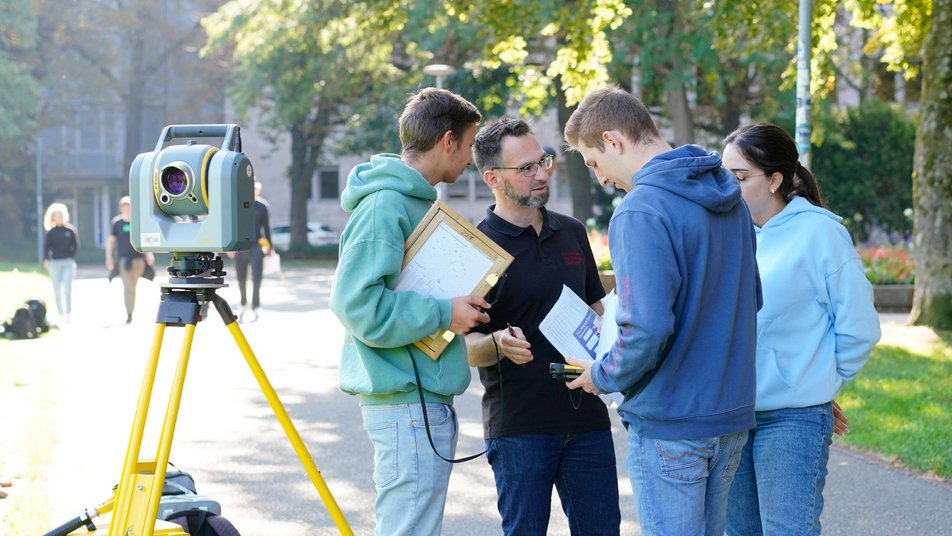 Vermessungsübung im Stadtgarten