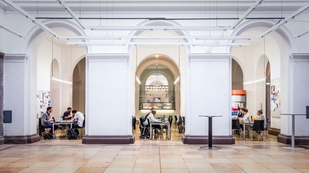 Hauptgebäude der HFT Stuttgart von innen